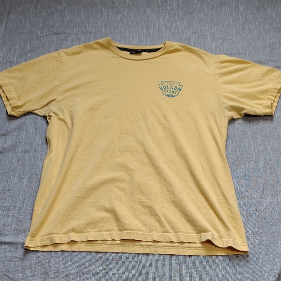 VINTAGE Volcom Stone T-Shirt Yellow Black Front Back 5050 Casual Adult Large - Picture 1 of 9